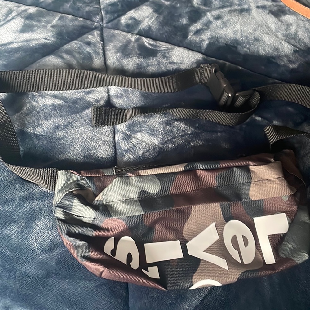 Levi’s belt bag in cameo